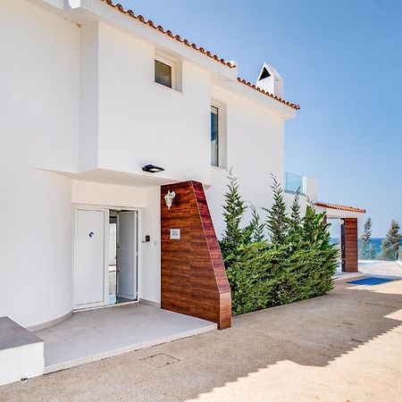 Beach Front Aqua Marina By Ezoria Villas Paralimni Exterior foto