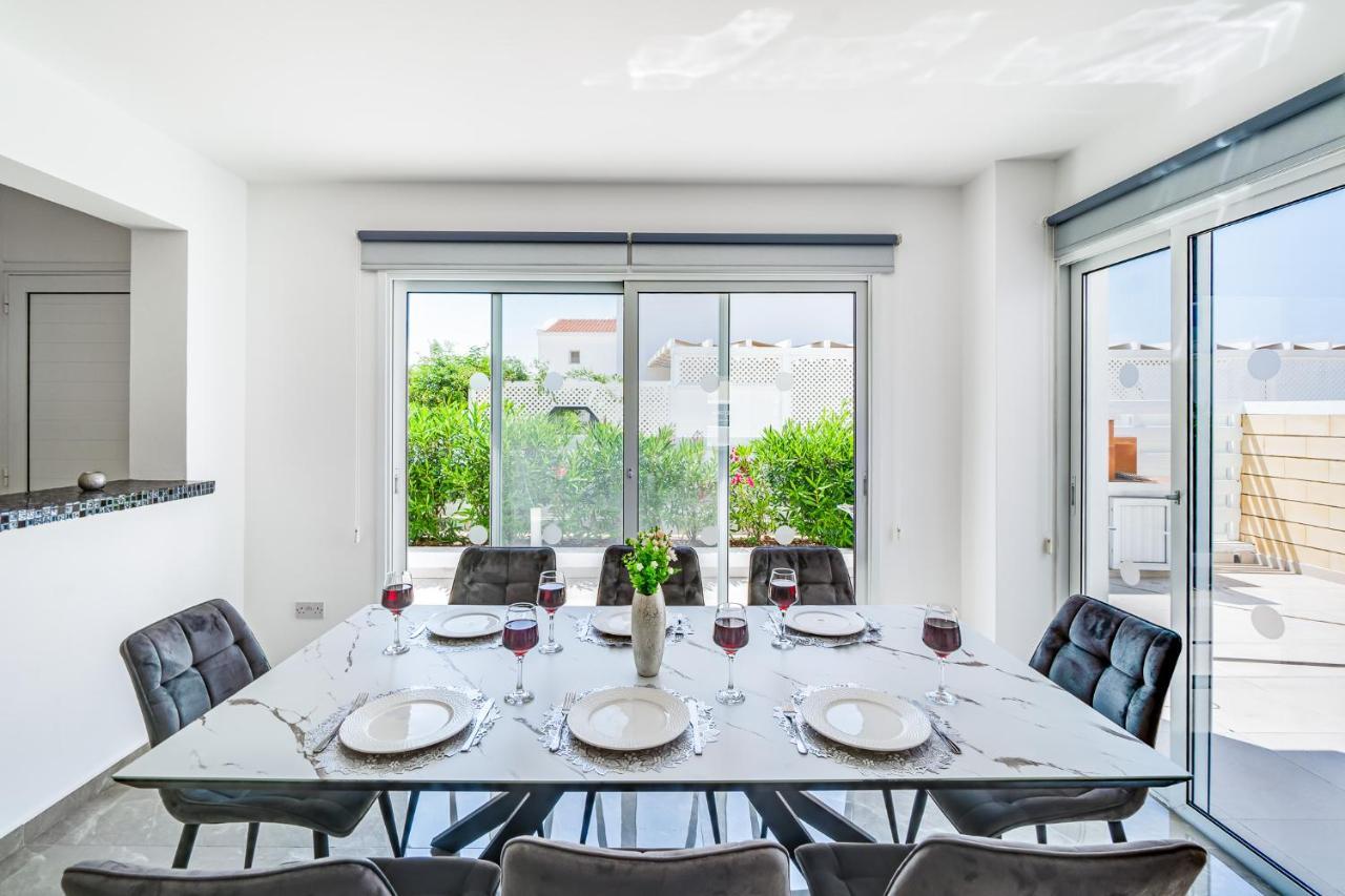 Beach Front Aqua Marina By Ezoria Villas Paralimni Exterior foto