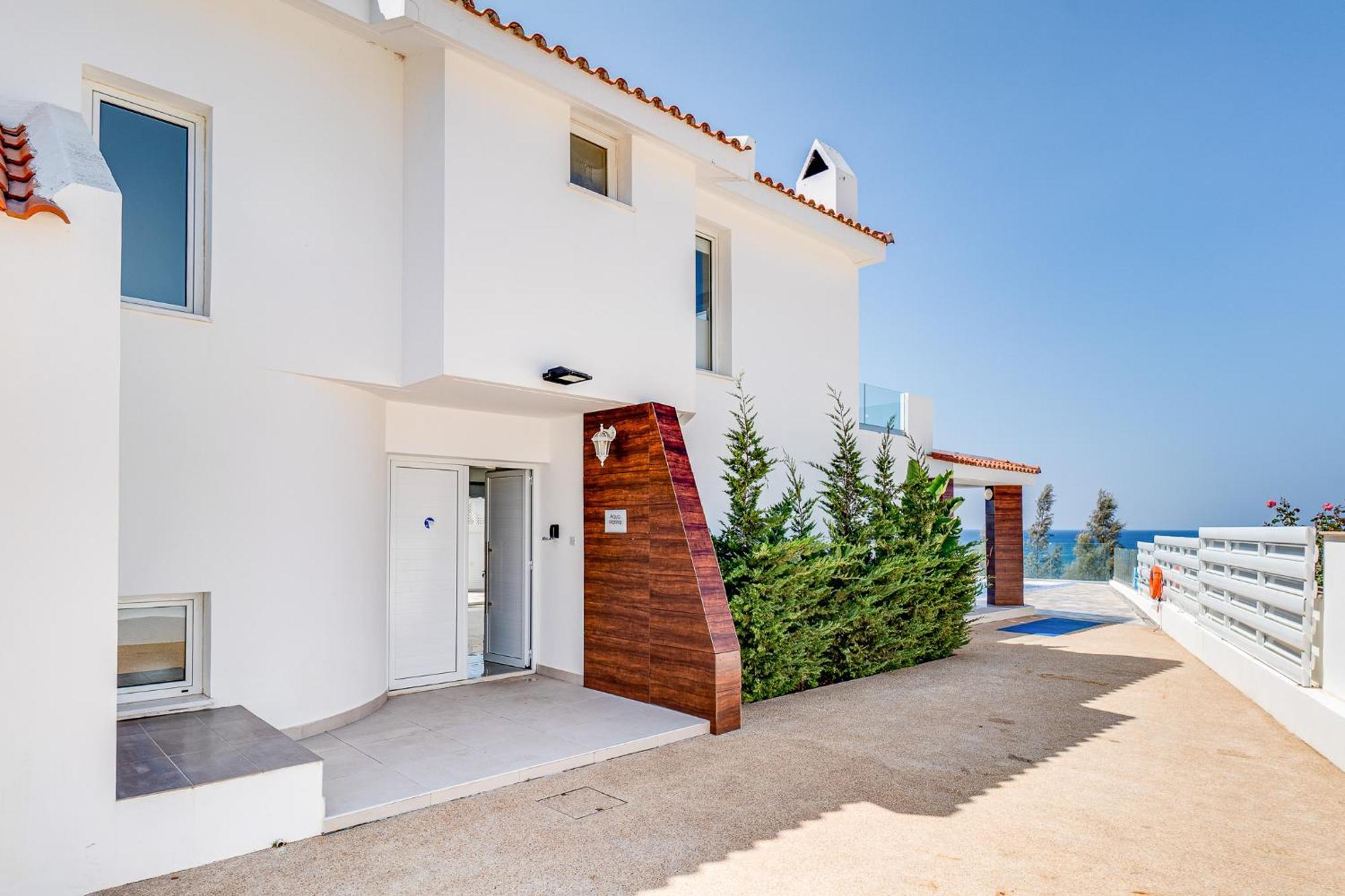 Beach Front Aqua Marina By Ezoria Villas Paralimni Exterior foto